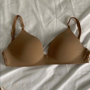Victoria Secret Wireless Nude Bra